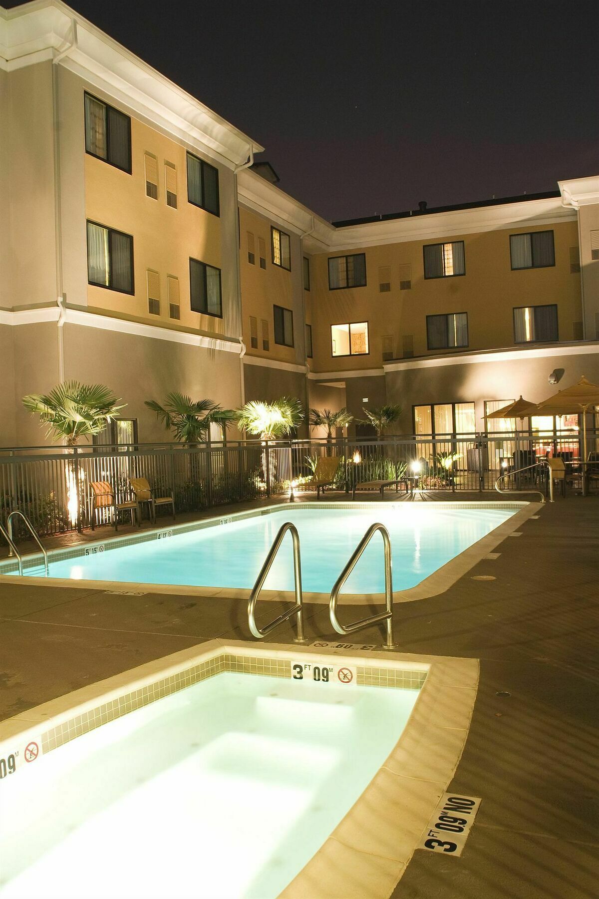 คอร์ตยาร์ด ชรีฟพอร์ต-โบเซอร์ ซิตี้/ลุยเซียนา บอร์ดวอล์ค Hotel โบเซอร์ซิตี ภายนอก รูปภาพ